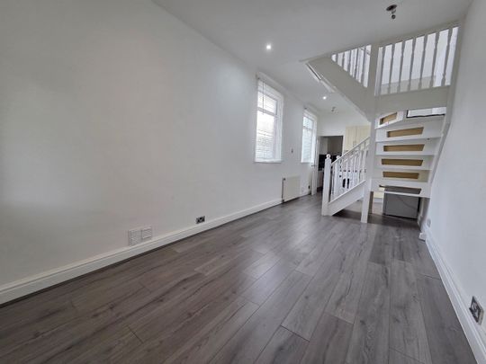 2 Bed Flat, Telford Avenue Streatham Hill, SW2 - Photo 1