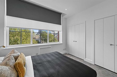 A recently refurbished one bedroom apartment in a convenient City location - Photo 3