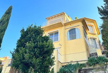 Villa for rent with 4 bedrooms and 3 bathrooms with stunning views