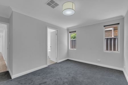 Large 4 x 3 Family Home in Shoalwater - Photo 2