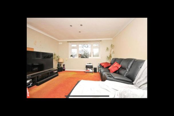 1 Bed Flat, Elm Court, SE6 - Photo 1