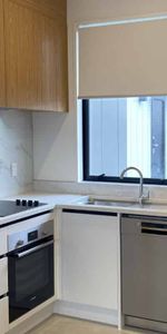 Brand New 3 bedroom 2 bathroom townhouse - Photo 4