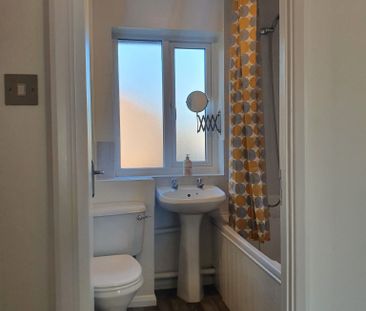 2 bedroom terrace cottage in the heart of Old Bromley, BR1 3TJ - Photo 6