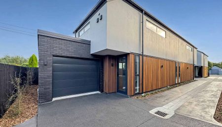 SOMERFIELD - MODERN REAR TWO BEDROOM TWO BATHROOM TOWNHOUSE WITH SINGLE GARAGE - Photo 5