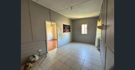 Convenient 3-Bedroom Home | Walk to Lakemba and Belmore CBDs! - Photo 2