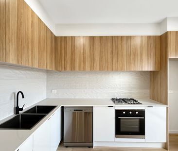 🏡 Brand New 4-Bedroom House in Thornhill Park - Photo 4