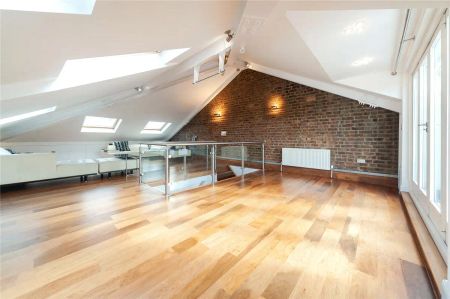 3 bedroom flat in Belsize Park - Photo 4