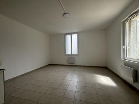 Location Appartement 3 pièces 80m² CHATELLERAULT 86100 - Photo 5