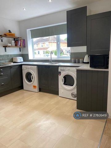 3 bedroom semi-detached house to rent - Photo 4