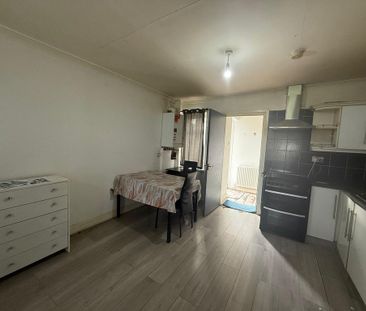 2 bedroom end of terrace house to rent - Photo 4