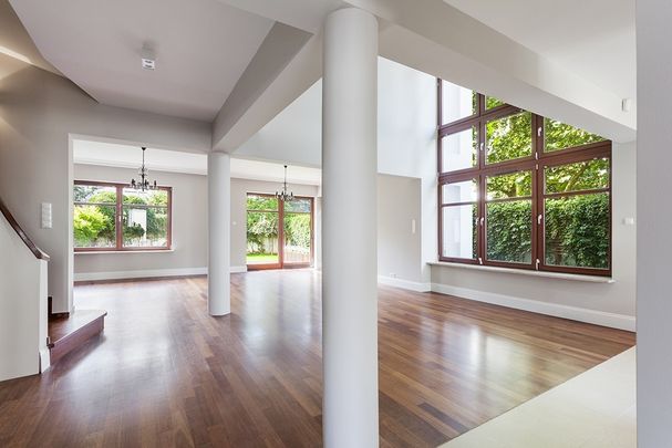 Klimatyczny dom z ogrodem na Sadybie - Photo 1