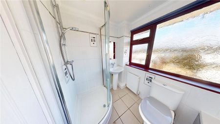 3 bedroom end of terrace house to rent - Photo 3