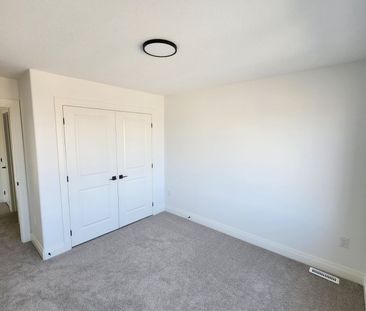 For Lease - 45-235 Kennington Way, London South, Ontario - Photo 4