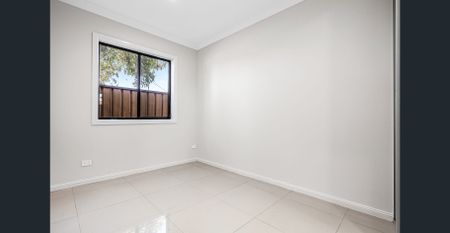 STREET FACING GRANNY FLAT - FRESHLY PAINTED - Photo 2