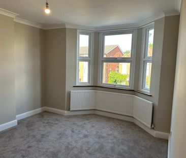 3 Bed Flat, Welldon Crescent, HA1 - Photo 2