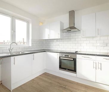 3 bedroom flat to rent - Photo 1