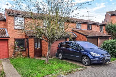 Oliver Close, Chiswick, London - Photo 2