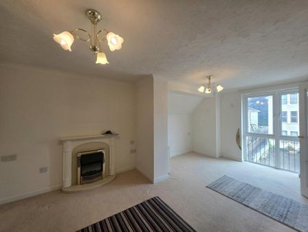 1 bedroom retirement property to rent - Photo 2