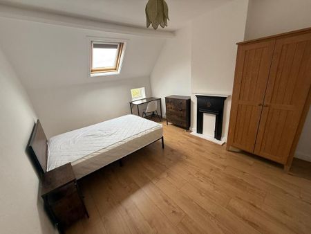 1 bedroom in a house share to rent - Photo 2
