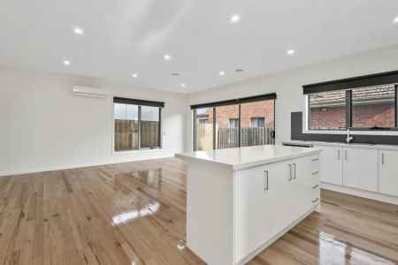 Move-In Ready: Modern 3-Bedroom Townhouse with Park Views - Photo 2
