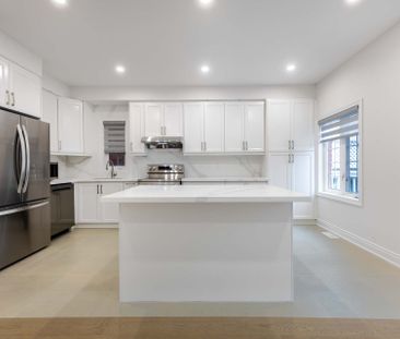 For Lease - 12 Crispin Court, Markham, Ontario - Photo 2