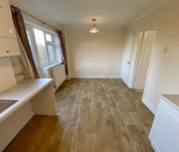 3 bedroom semi-detached house to rent - Photo 2