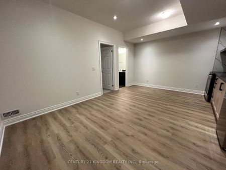 Detached Home For Lease | E7391348 - Photo 5