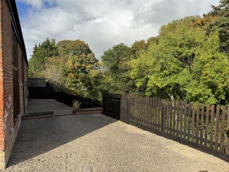 Hampton Wood, Ellesmere - Photo 5