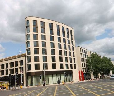 A stylish, modern, apartment in central Cambridge - Photo 2