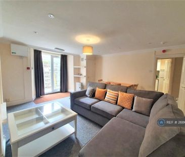 3 bedroom flat to rent - Photo 1