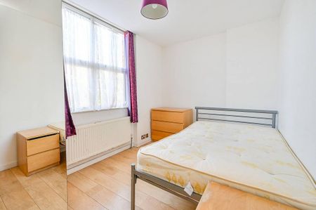 3 bedroom flat to rent - Photo 4