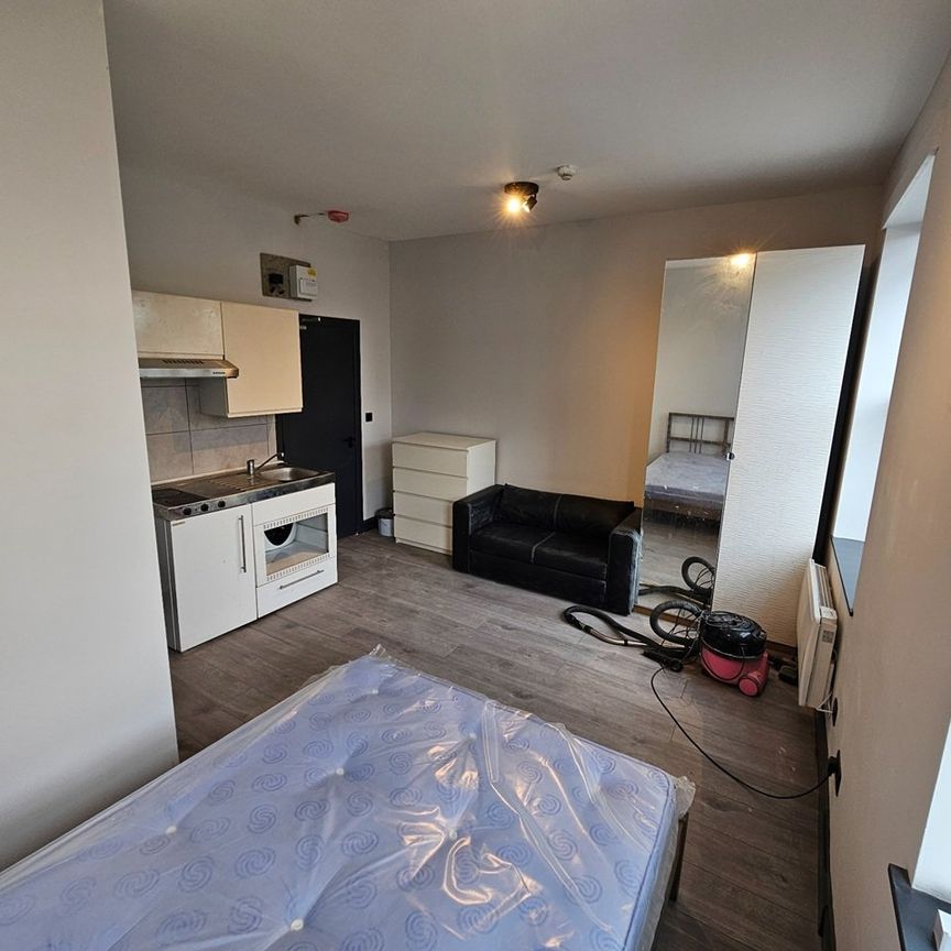 Studio Flat, London, W5 - Photo 1