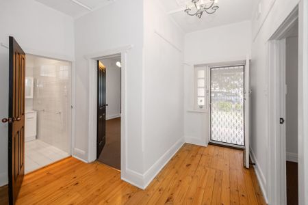 18 Tenth Avenue, St Peters - Photo 5