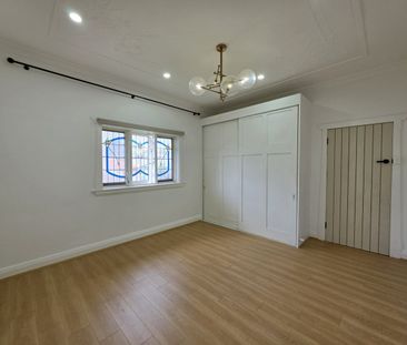 FULLY RENOVATED FAMILY HOME. - Photo 5