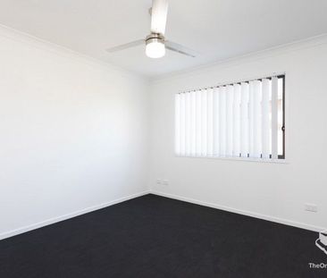 Modern 4 Bed Townhouse - Ducted air conditioning - Photo 2