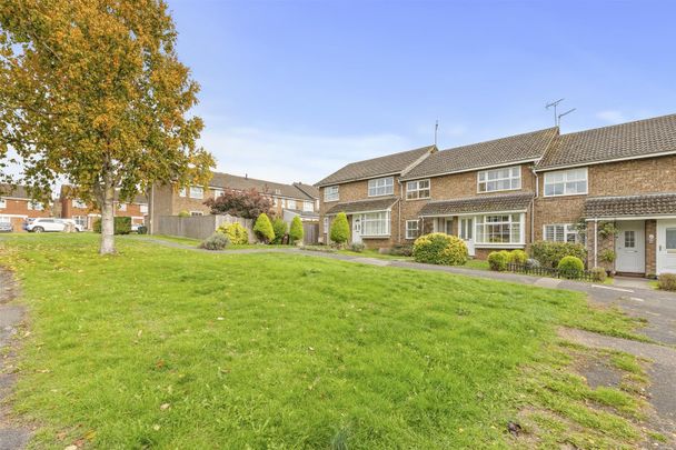 Hillary Close, Aylesbury - Photo 1