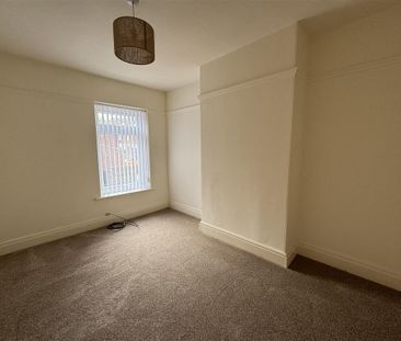 3 bedroom end of terrace house to rent - Photo 4