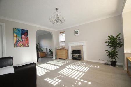 4 bedroom detached house to rent - Photo 3