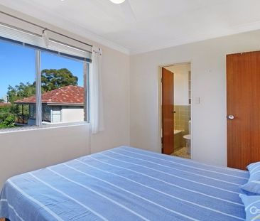 Available for 2 Months Only - Fully Furnished One Bedroom Apartment - Photo 2