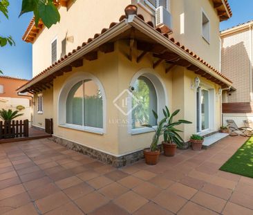 4 bedroom luxury Villa for rent in Castelldefels, Spain - Photo 4