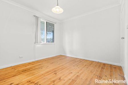 Freshly Painted Family Home - Photo 3