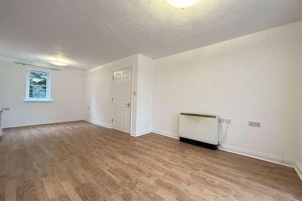 Old Basing, Basingstoke, RG24 - Photo 1