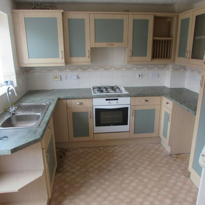Terraced House to rent on - Photo 1