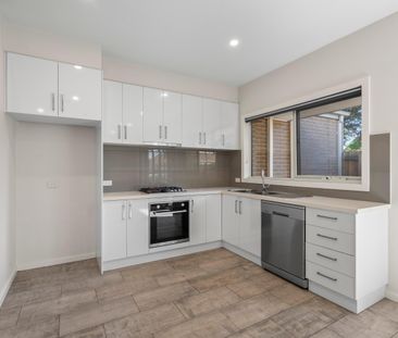 Modern Comfort with Excellent Transport Access - Photo 6