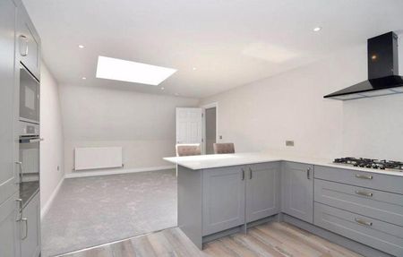 3 bedroom apartment to rent - Photo 4