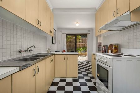 Location & Low Maintenace - Photo 3