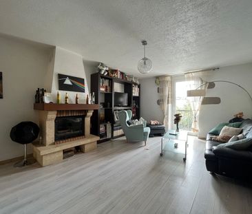 Beautiful bright triplex in an old village house - Photo 2