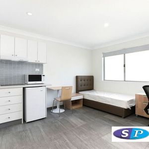 Modern self-contained studio, Fully furnished - Photo 2