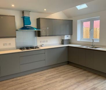 3 bedroom semi-detached house to rent - Photo 6