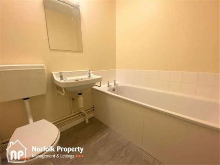 Cromer Road, NR6 - Photo 4